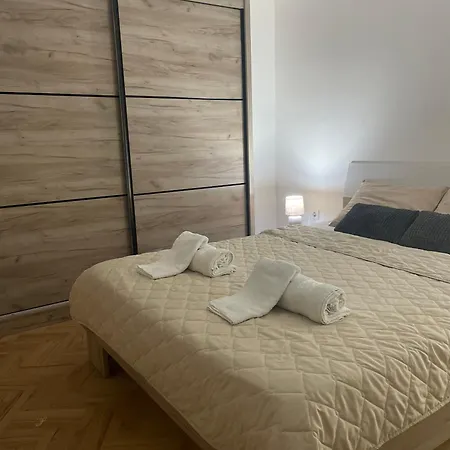 S&m Apartment *