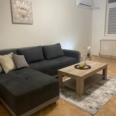 S&m Apartment *